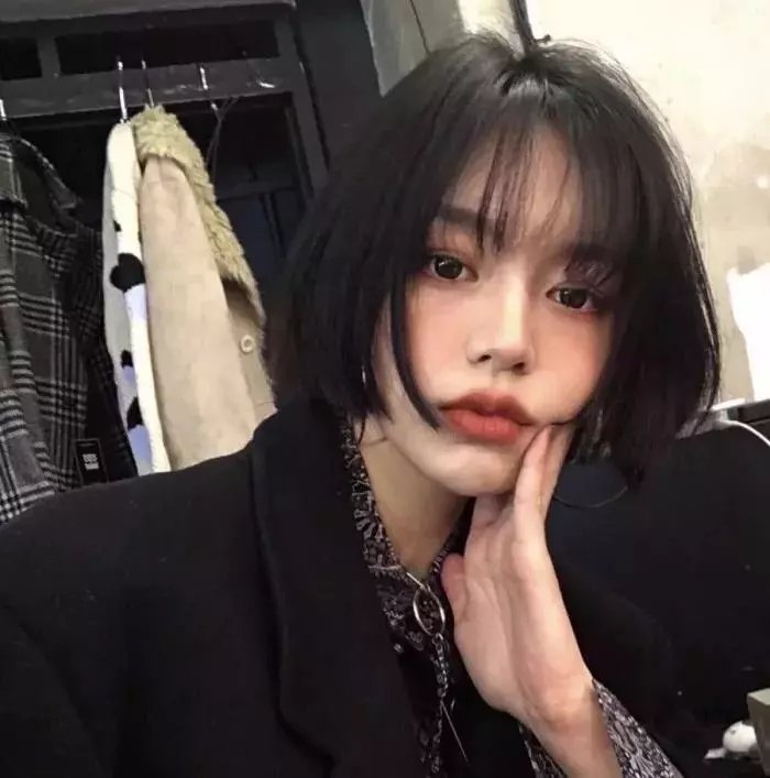 她自林中来